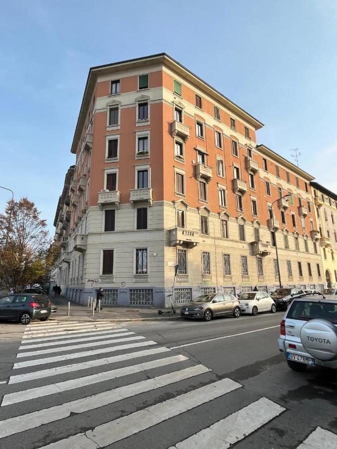 The Small White House In Milan Apartment Екстериор снимка